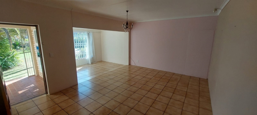 4 Bedroom Property for Sale in Wavecrest Eastern Cape